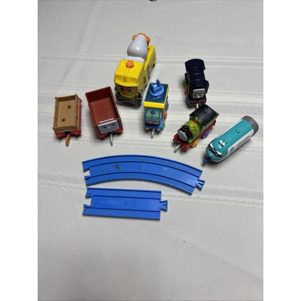 Vtg Thomas The Train Mixed Lot of 6 Engines & Cars Track & Others
